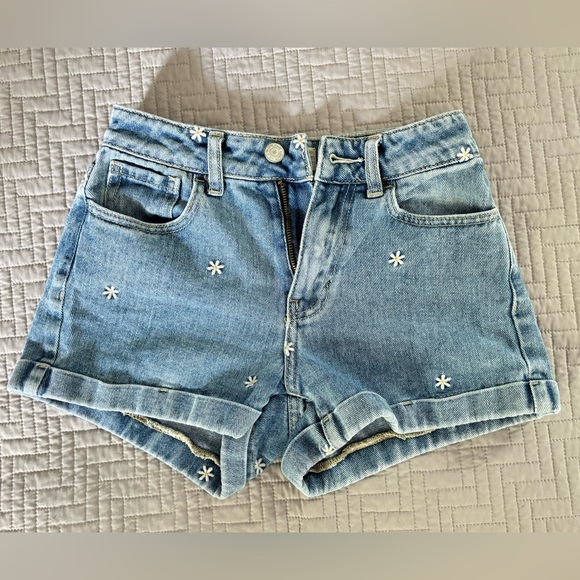 SOLD ON DEPOP*** Daisy Jean Shorts - Picture 1 of 3